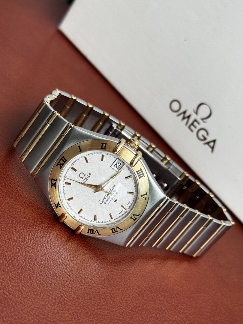 Omega Constellation Chronometer Automatic White Dial (Category: Luxury Watches) located in Quezon City. Submitted by mjgorobat15 (Listing ID 1453634734, Image 1). Description: Omega Constellation Chronometer Automatic White Dial •Reference no. 1202.30 •Year 2007s •Dial: Silver-white textured waffle/guilloché pattern •Movement: Omega Caliber 1120 Automatic •Case: Brushed stainless steel case with an 18K yellow gold bezel and gold accented "claws" 