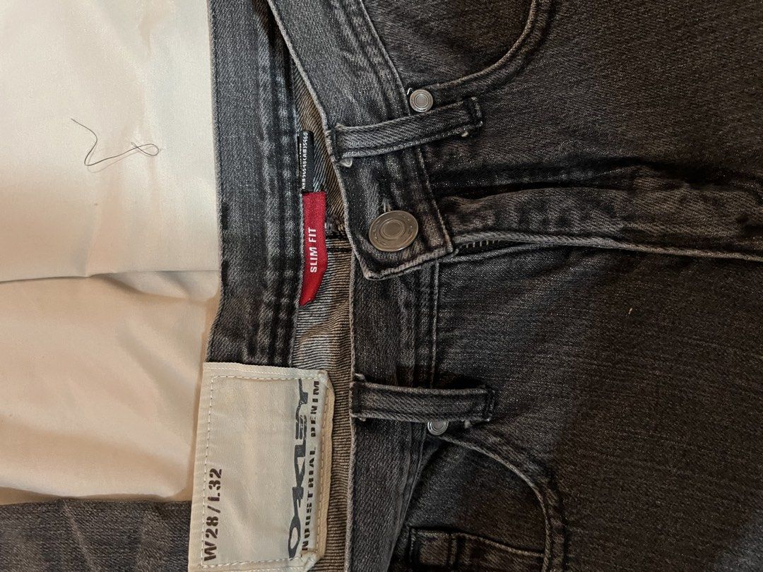 Original Oakley Pants (Category: Jeans) located in Quezon City. Submitted by tangled8 (Listing ID 1453729753, Image 2). Description: Original Oakley pants bought in USA.