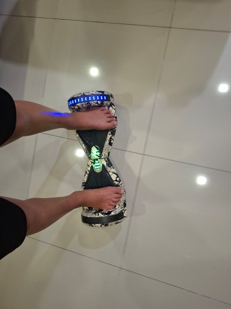 Hoverboard (Category: Bicycles) located in Subang Jaya. Submitted by aaronlai220512 (Listing ID 1453748824, Image 3). Description: comes with a charger dm if interested..