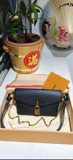 (Category: ) located in . Submitted by Tiffanychee (Listing ID 1453788164, Image 1). Description: .