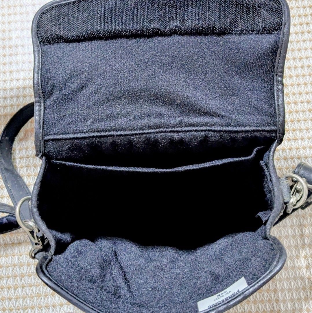 Panasonic Leather Camera Bag (Category: Camera Bags & Carriers) located in Cabuyao City. Submitted by aveunalli (Listing ID 1453633724, Image 3). Description: Panasonic Leather Camera Bag Preloved condition 249 + shipping fee NOTE: Products are not professionally authenticated and named based on seen tags. Buy at your own risk. tags: hermes coach charles&keith c&k chanel vintage luxury brand preloved ukay bag mini kelly shoulder crossbody hand ba