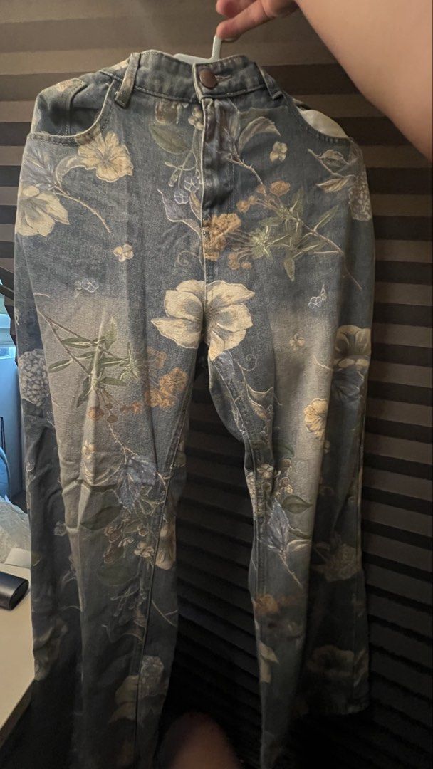 Pants with design (Category: Jeans) located in Manila. Submitted by calified (Listing ID 1453724077, Image 3). Description: .
