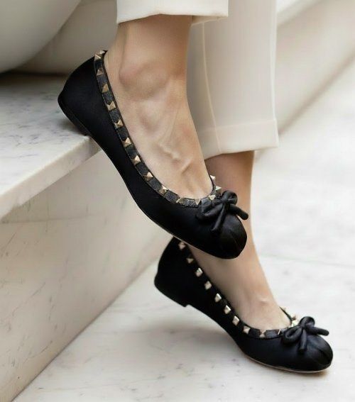 Pasabuy! Valentino Ballet Flat Rockstud (36.5) (Category: Flats & Sandals) located in Quezon City. Submitted by everybit (Listing ID 1453778293, Image 3). Description: - Brand new and Authentic (Will be bought directly from Stores) - Inclusions: Receipt, Box, Dust Bag, and Tags in tact (I provide everything) - ETA: September - Only 50% downpayment, remaining will be settled once item is in PH - Size: 36.5 Note: All of the items posted are subject