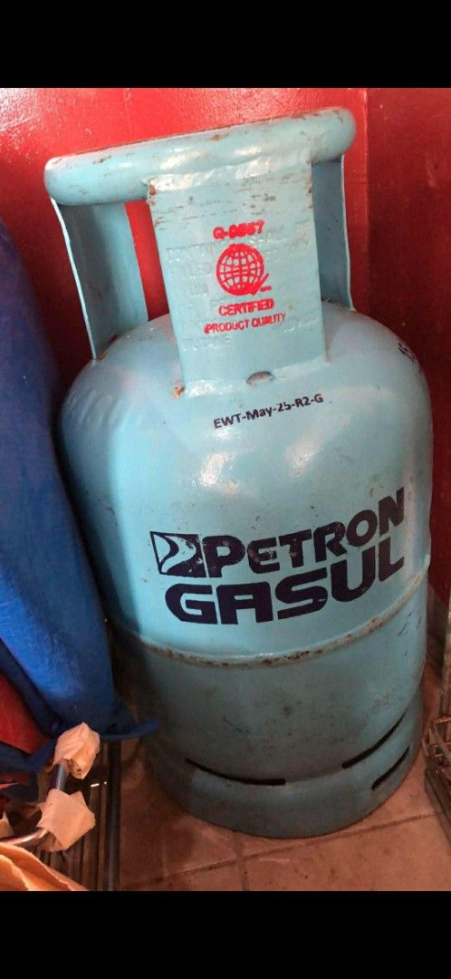 Petron Gasul LPG Tank with Regulator (Category: Cookers) located in Manila. Submitted by dj0016 (Listing ID 1453749125, Image 2). Description: - Petron Gasul LPG Tank (11 kg) with remaining gas ) - Includes Reyna Regulator (Model LR2620BR) - Includes Hose - Good working condition - Ready for pickup.
