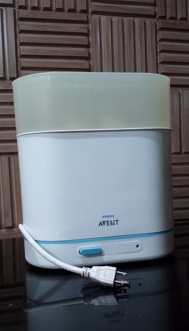 Philips Avent Electric Steam Sterilizer (Category: Breastfeeding & Bottle Feeding) located in Cavite. Submitted by sunkisstoys (Listing ID 1453673930, Image 2). Description: - Philips Avent Electric Steam Sterilizer - very good conditions - 110 volts.