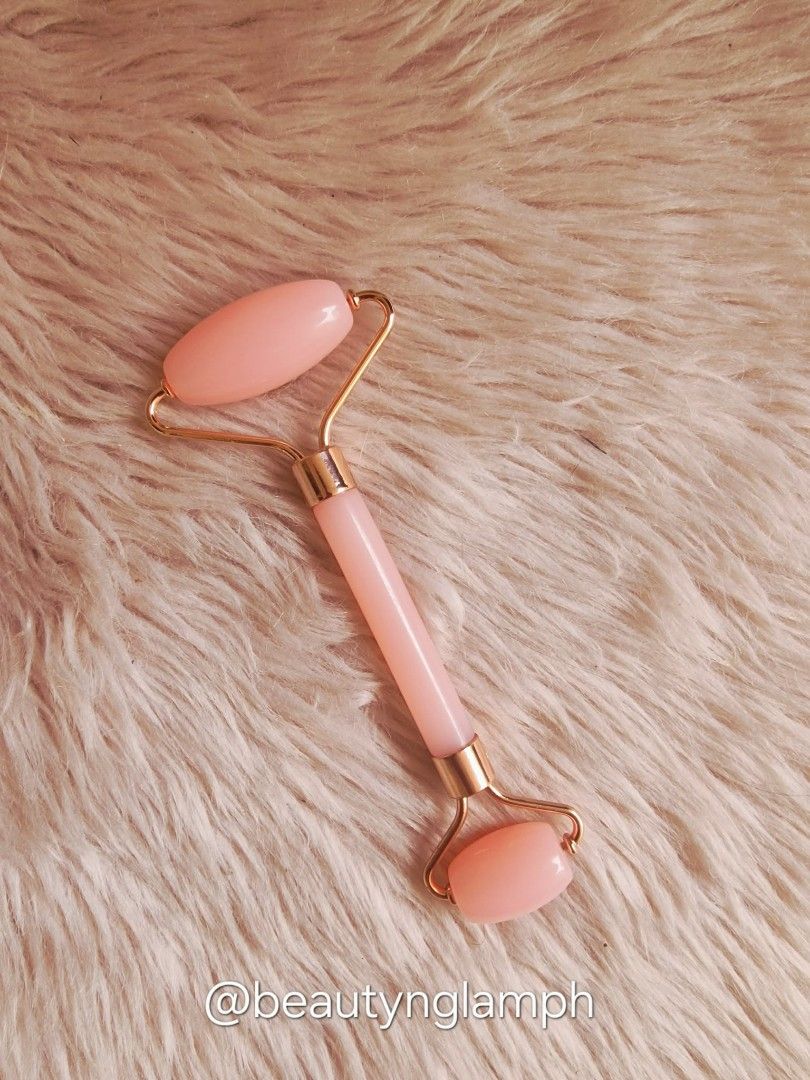 ​Premium Rose Quartz-Jade Roller (Resin) (Category: Face Care) located in Quezon City. Submitted by floreskari78555 (Listing ID 1453801571, Image 2). Description: ​🌸 Premium Rose Quartz-Style Jade Roller 💎 ​Upgrade your skincare routine and get that instant, natural glow! ​✨ The Details: ​Premium Material: Crafted from heavy, high-quality resin—strictly NO cheap plastic! ​Aesthetic Design: Features a gorgeous, squeak-free Rose Gold handle. ​💖 