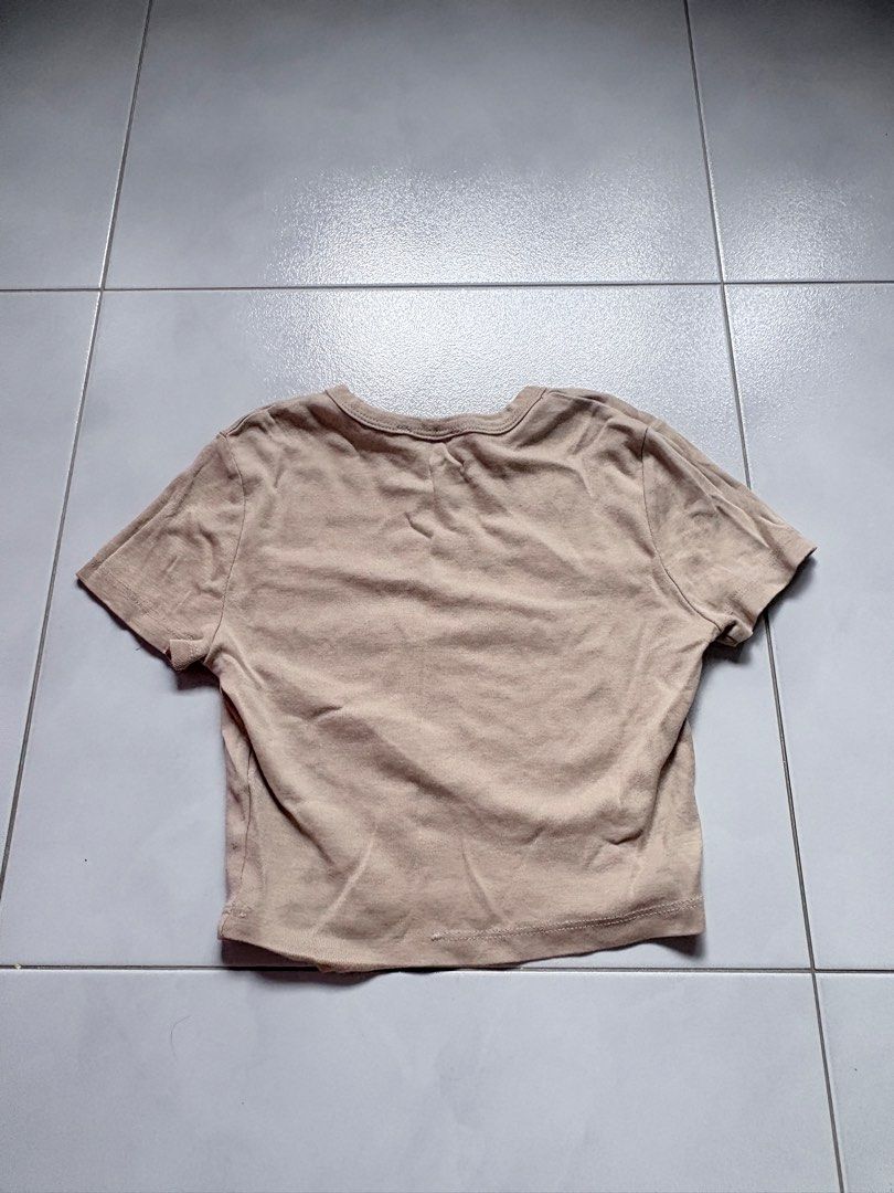 PULL & BEAR (Category: Shirts) located in Singapore. Submitted by ireallylikeacai (Listing ID 1453697671, Image 2). Description: .
