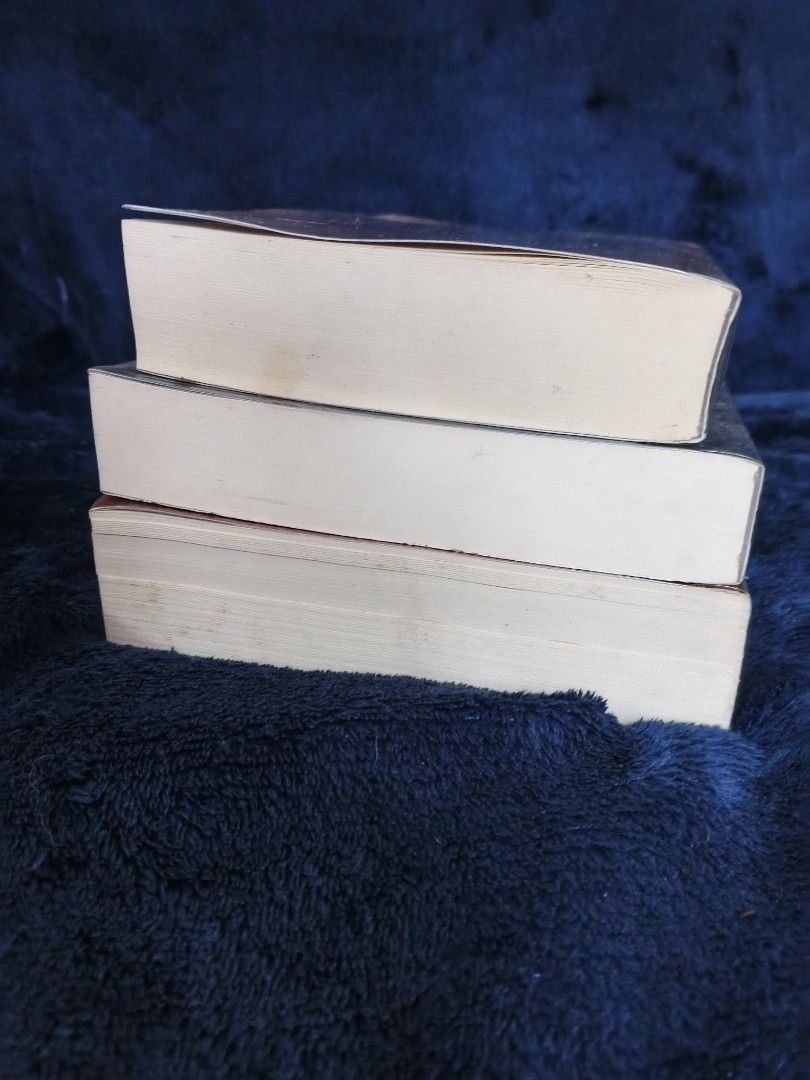 Rebecca Yarros Reprints (Category: Storybooks) located in Taytay. Submitted by eri.94 (Listing ID 1453627771, Image 3). Description: bundle Fourth Wing Iron Flame Onyx Storm.
