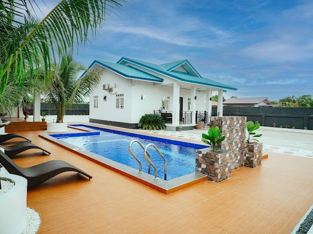 Resort Type Residential House (Category: House & Lot) located in Caloocan City. Submitted by duanebella (Listing ID 1453633317, Image 3). Description: PROPERTY FOR SALE This is your chance to own a resort style home. This home is currently listed in Airbnb if we’re not using it. Beautifully designed with low maintenance landscaping at its core. Enjoying the outdoors effortless with a beautiful pool and large gazebo with kitchen, there is also a c