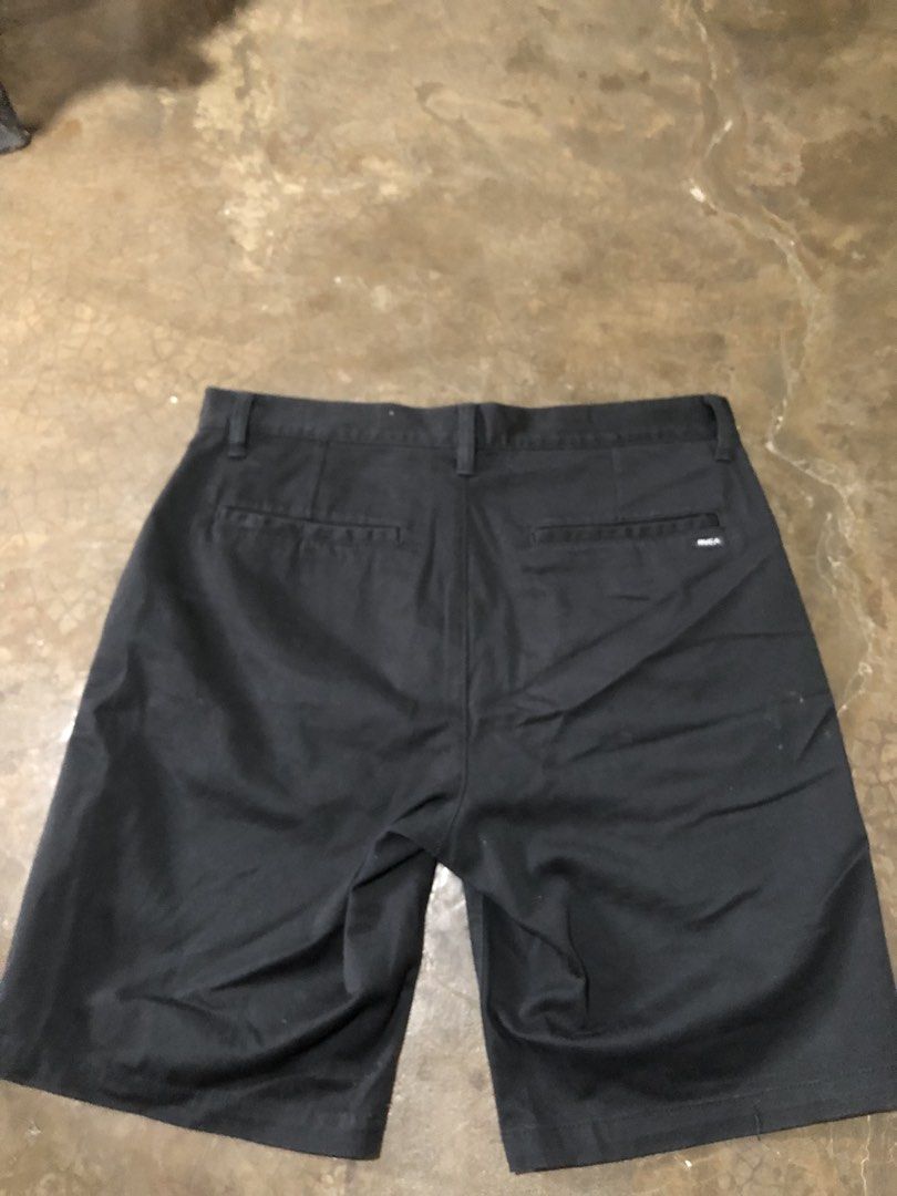 RVCA skateboarding short (Category: Shorts) located in Manila. Submitted by slowprocessthrift (Listing ID 1453678100, Image 2). Description: RVCA short BLK waist 33 length 20 leg open 10 No issue As New very good condition .