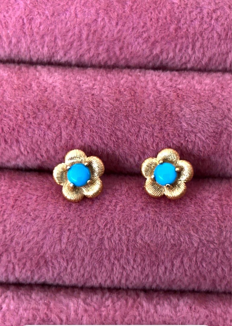 S925 Turquoise flower stud (Category: Earrings) located in Rizal. Submitted by katmandulovesmakeup (Listing ID 1453632520, Image 2). Description: Flower Turquoise stud S925 silver in gold setting Natural stone With certificate.