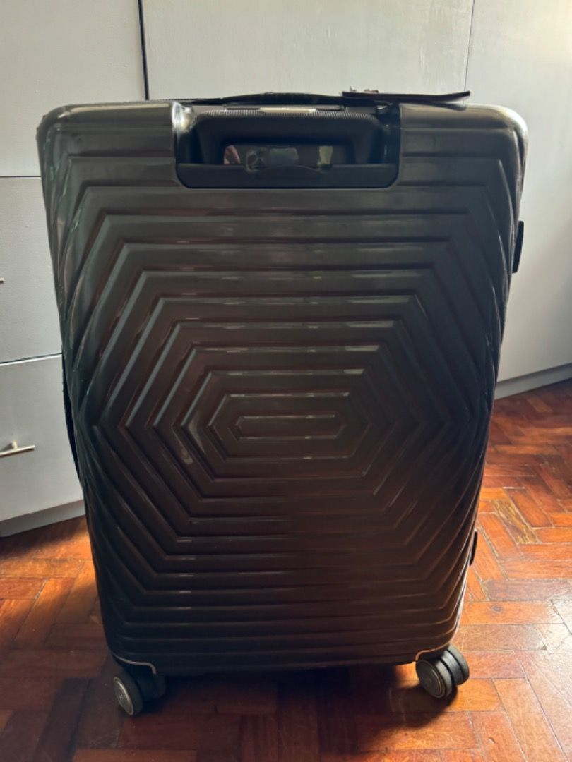Samsonite Medium Luggage (Category: Luggage) located in Manila. Submitted by tamcloset960 (Listing ID 1453767043, Image 2). Description: Samsonite Medium luggage. Very functional and spacious as you can expand it. It has minor signs of wear and a little tear on the zipper. No major issues beyond that.