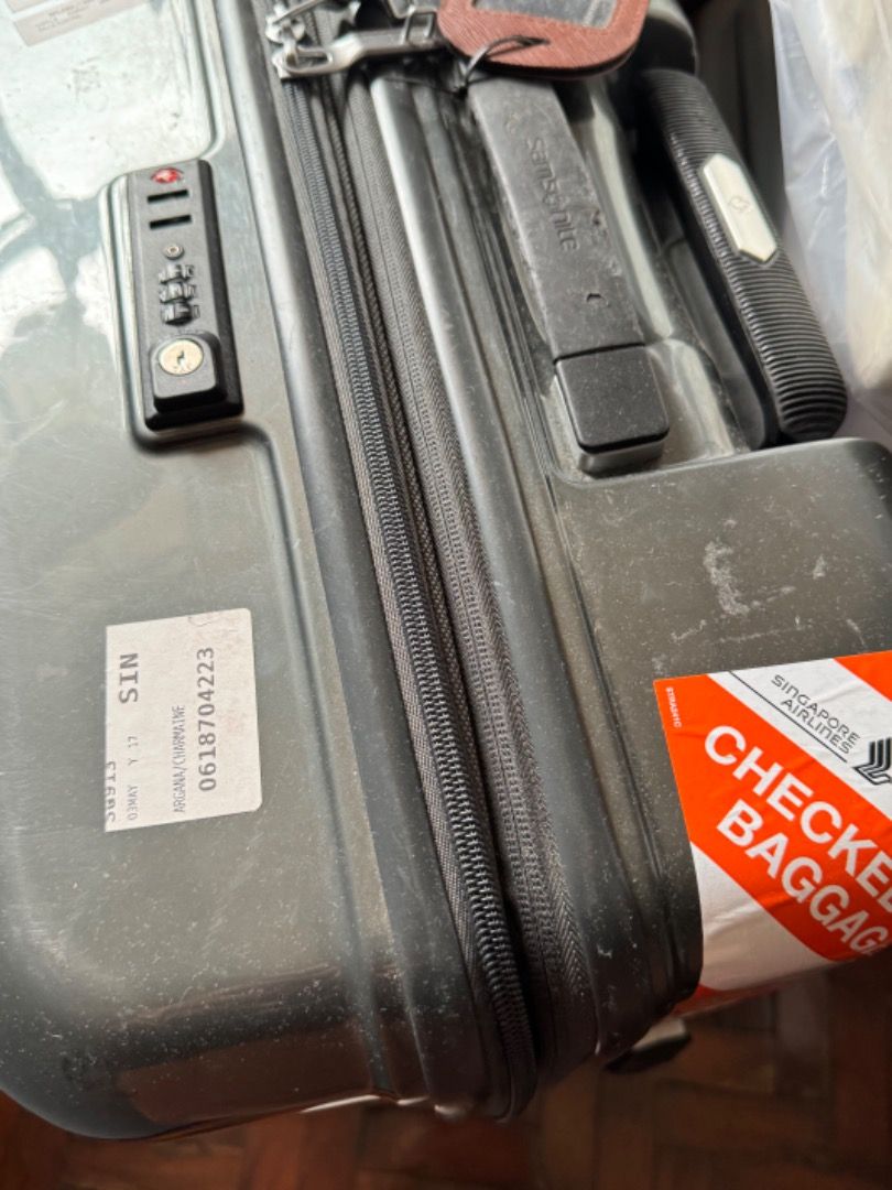 Samsonite Medium Luggage (Category: Luggage) located in Manila. Submitted by tamcloset960 (Listing ID 1453767043, Image 3). Description: Samsonite Medium luggage. Very functional and spacious as you can expand it. It has minor signs of wear and a little tear on the zipper. No major issues beyond that.