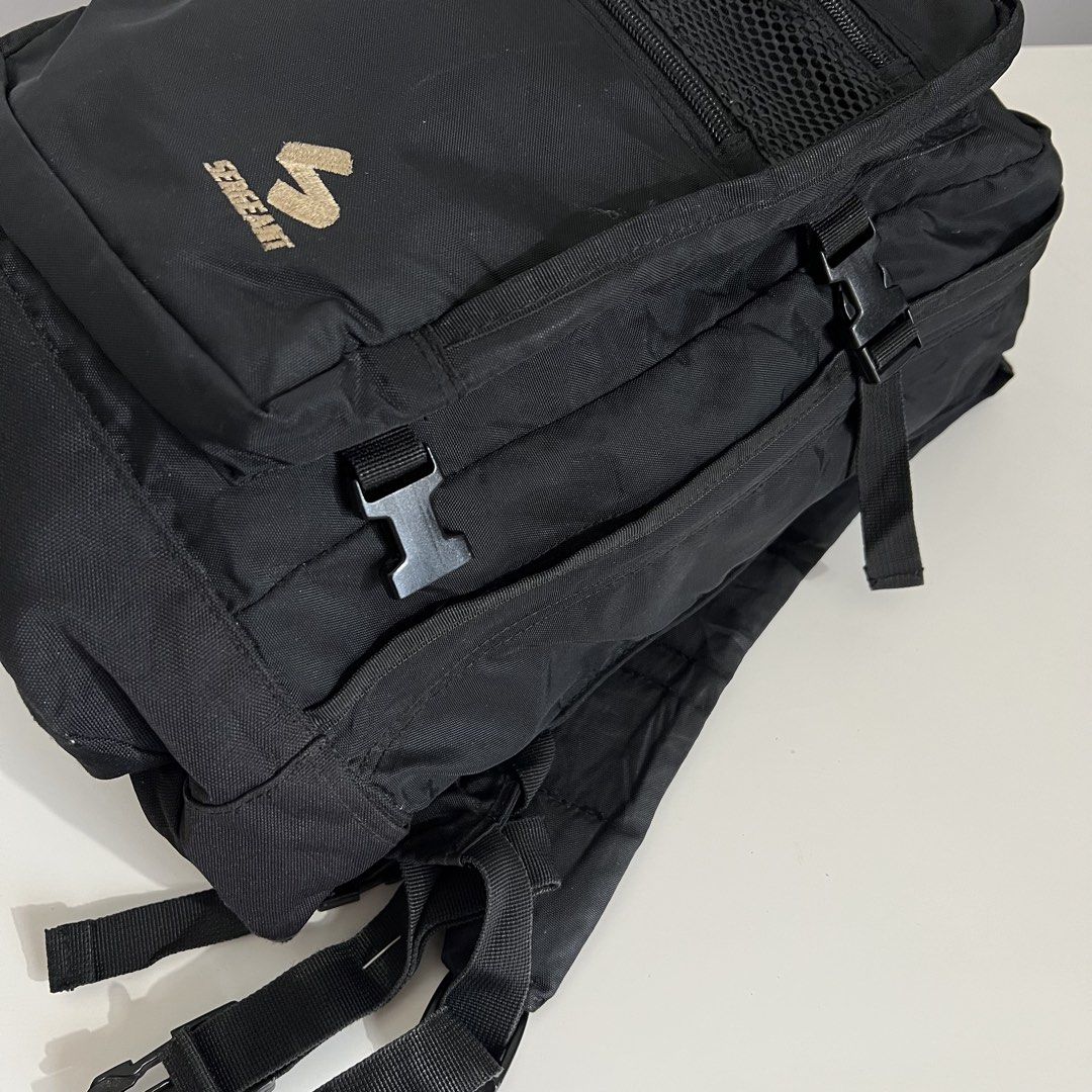 Sergeant tactical backpack (Category: Backpacks) located in Kuala Lumpur. Submitted by thebrand13 (Listing ID 1453731921, Image 3). Description: For sale Sergeant Tactical backpack Condition good xde koyak Zip masih baik dlm bersih Size medium 💯 ori More info 0179859613.
