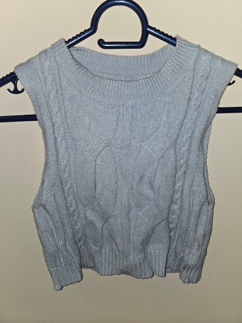 SHEIN Light Blue Cable Knit Cropped Sleeveless Top (Category: Longsleeves) located in Quezon City. Submitted by _prelovedbylia (Listing ID 1453798111, Image 1). Description: - Light blue cropped sweater top from SHEIN - Features a stylish all-over cable knit pattern - Ribbed neckline, cuffs, and hem for a snug fit - Super comfy .
