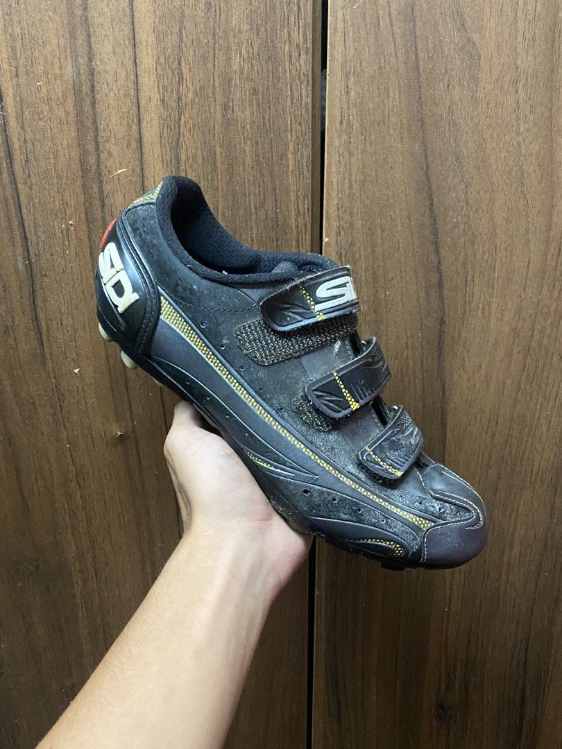 SIDI cycling shoes (Category: Bicycles) located in Manolo Fortich. Submitted by thriftstr.co (Listing ID 1453743626, Image 1). Description: Size 44 RFS: Hindi na nagagamit Need wash lang Steal!.