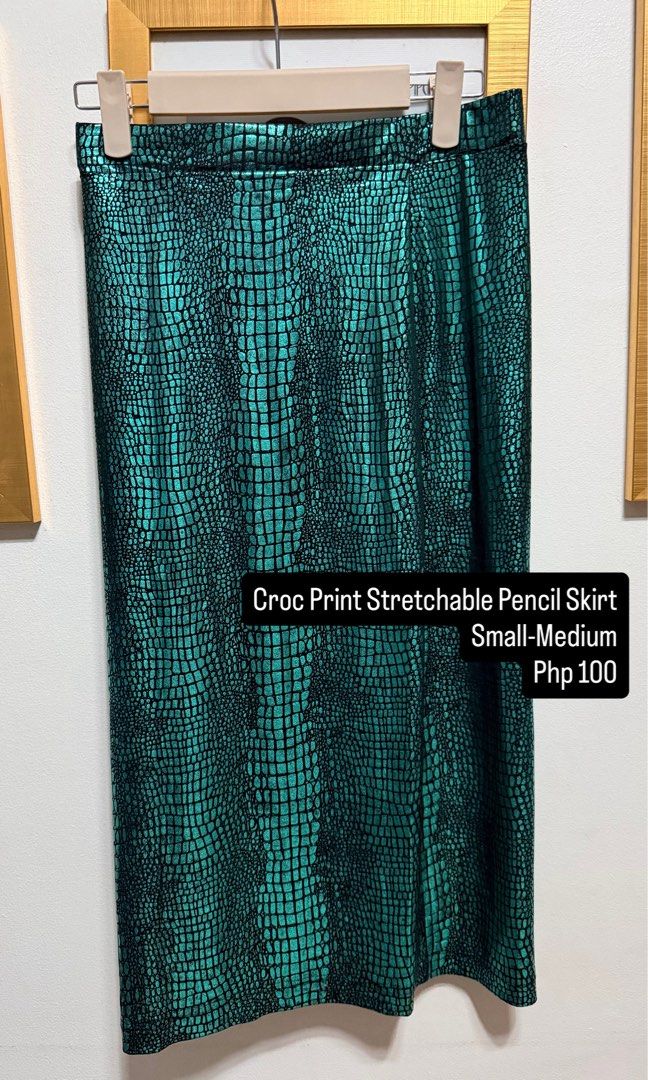 Skirts (Category: Skirts) located in Mandaluyong City. Submitted by 7thstudiobyk (Listing ID 1453807428, Image 3). Description: Swipe to see more.