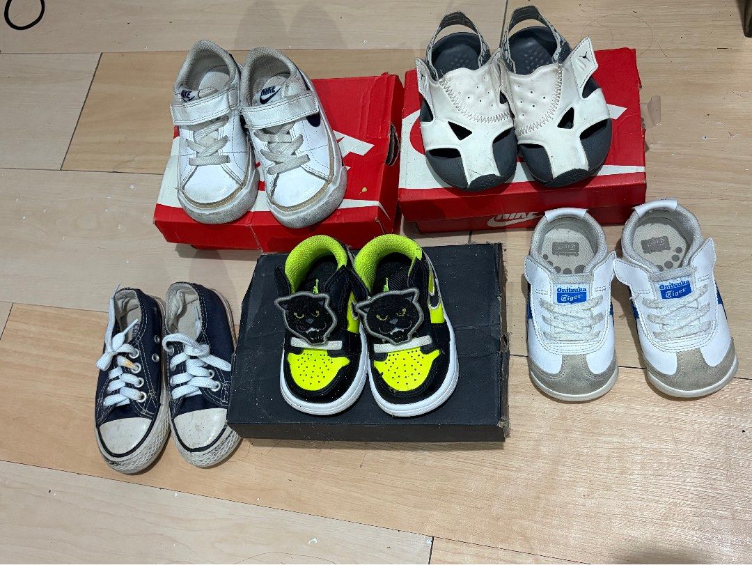 Sneakers bundle (Category: Babies & Kids Fashion) located in Pasay City. Submitted by sandybuggy (Listing ID 1453694860, Image 1). Description: Jordan flare- 4c -650 Sunray adjust -6c-500 Nike court negacy-6c -650 Onitsuka -k6- 650 Major Ducluttering Take all..
