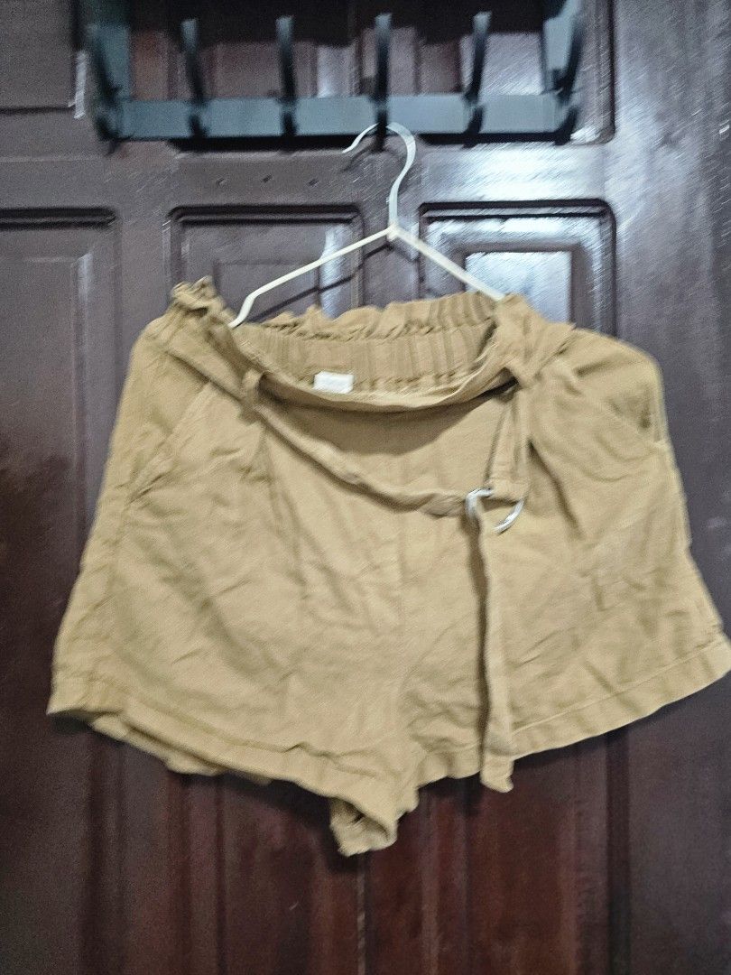 SOFT BROWN SHORTS (W27 L13) (Category: Shorts) located in General Trias. Submitted by relovedbyshika (Listing ID 1453778777, Image 1). Description: What You See Is What You Get! Open to reasonable offers. ✨ 📍TAFT/ CAVITE 🚚 LALAMOVE/🍊 CHECKOUT.