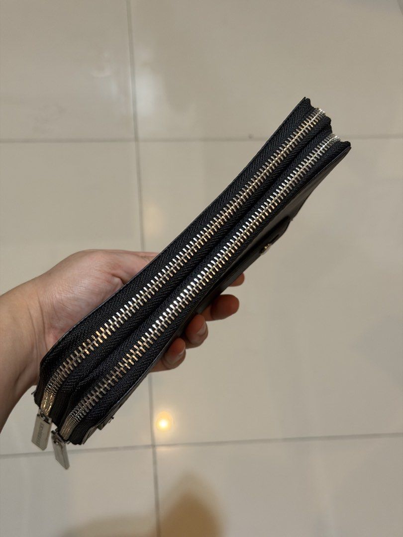 Starbucks Black Leather Zip Around Wallet (Category: Wallets & Card holders) located in Makati City. Submitted by saladstuff (Listing ID 1453692752, Image 2). Description: Decluttering my Starbucks Wallet from Starbucks Holiday Gifting.