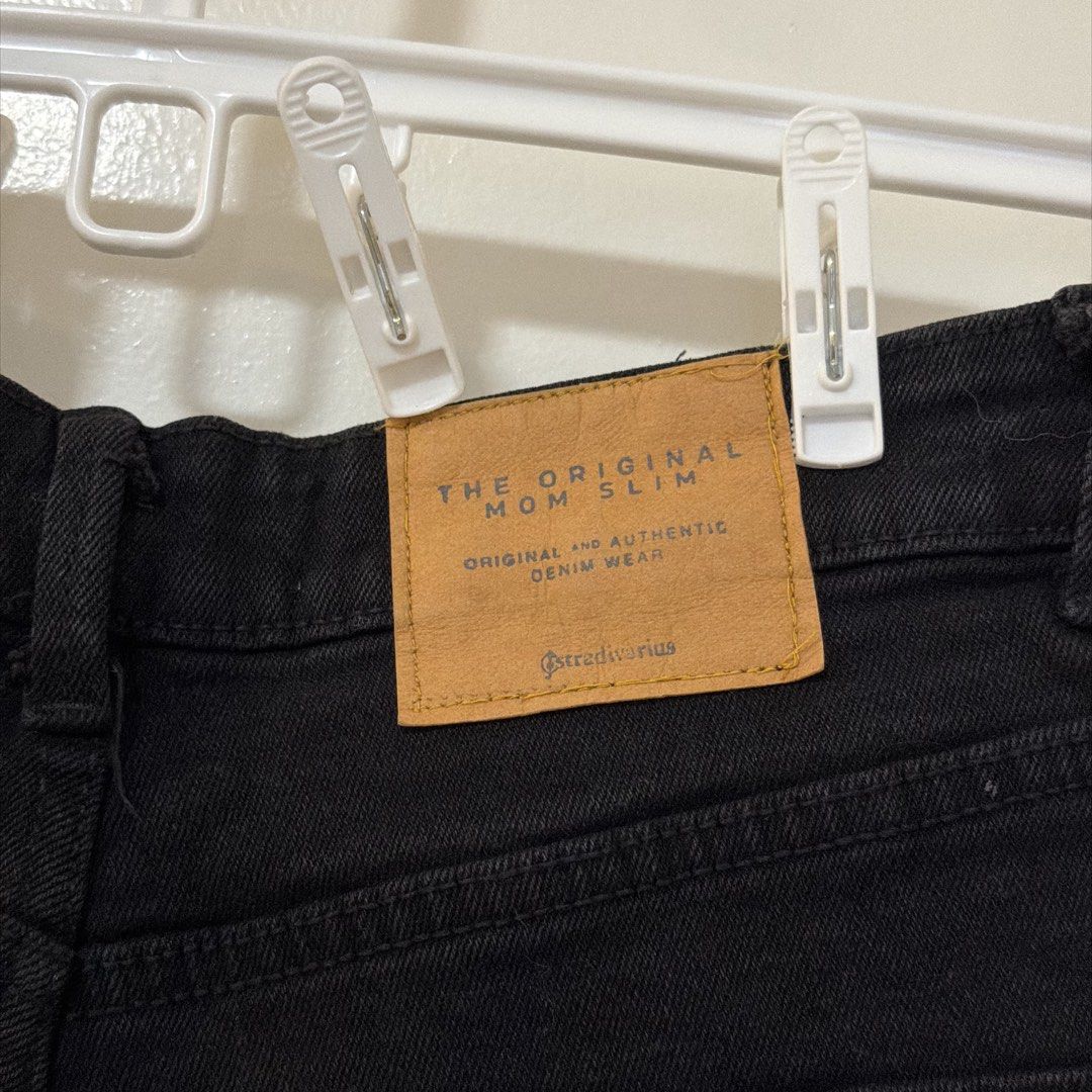 Stradivarius Mom Slim Black Denim Shorts (Category: Shorts) located in Bulacan. Submitted by declutter_diary02 (Listing ID 1453672045, Image 3). Description: - Brand: Stradivarius - Style: Black denim mom shorts - Fit: High-waisted, slim fit - Features: Cuffed hem, distressed detailing on right leg - Occasion: Casual wear - Versatility: Easy to pair with any top PLEASE READ ‼️ MOP: Gcash or Bank transfer MOD: Lalamove/Grab or J&T (pickup only) Pi
