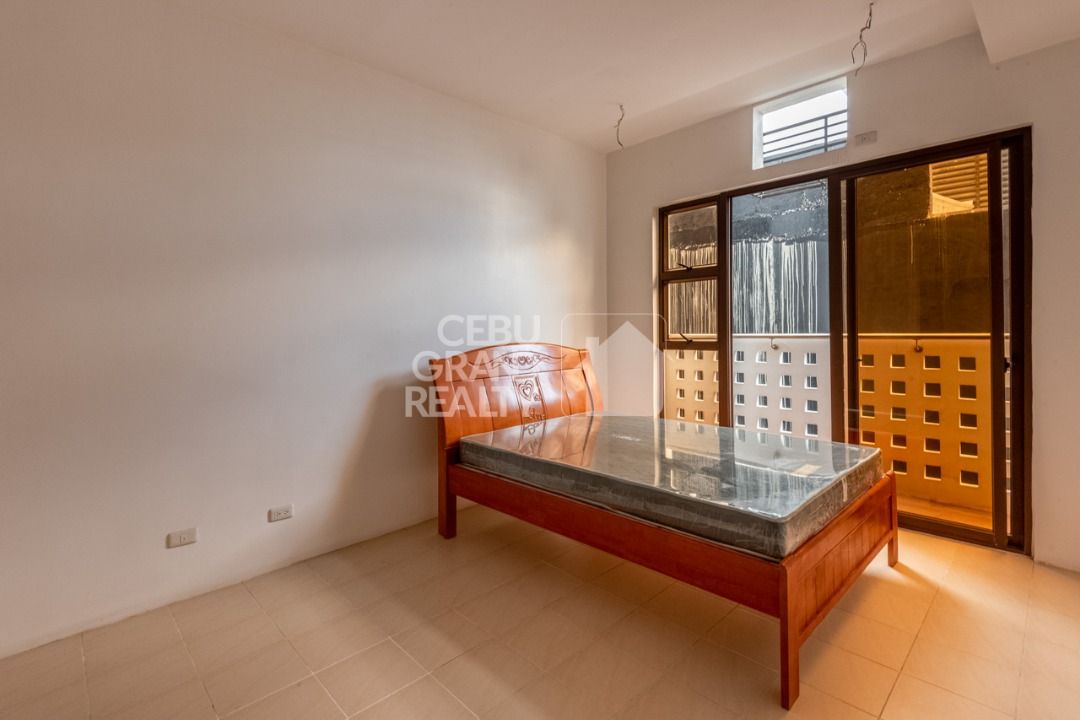Studio Condo for Sale in Lahug Cebu (Category: Apartments & Condos) located in Manila. Submitted by cebugrandrealty (Listing ID 1453626046, Image 1). Description: You Know You Deserve It… Luxury Living at Affordable Prices and Great Location… A Green and Eco Friendly Condominium Complex at the Heart of Metro Cebu… Premium Location. Just 2-blocks away and short walking distance to Ayala Mall. Flood-free area coz its elevated. Near schools, hospita