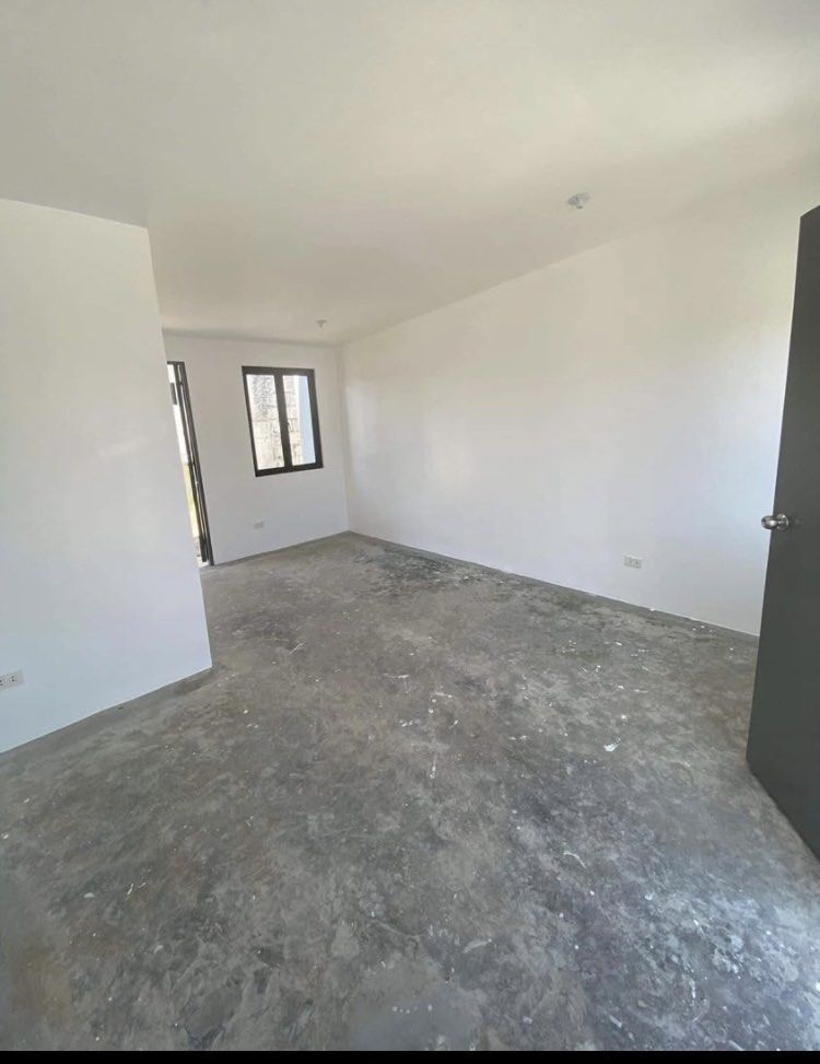 House For Rent (new) (Category: House & Lot) located in Mandaluyong City. Submitted by miguelmiguelmiguelmiguel (Listing ID 1453755954, Image 2). Description: SMDC Cheerful Homes Mabalacat–Magalang Road, Brgy. Sta. Maria, Mabalacat City, Pampanga Perfect for couples or a small family with limited budget. WITH parking for a car and motorcycle. ✨ WHY YOU’LL LOVE IT • Brand New Unit – Be the very first tenant! • Spacious Layout – Bright and airy roo