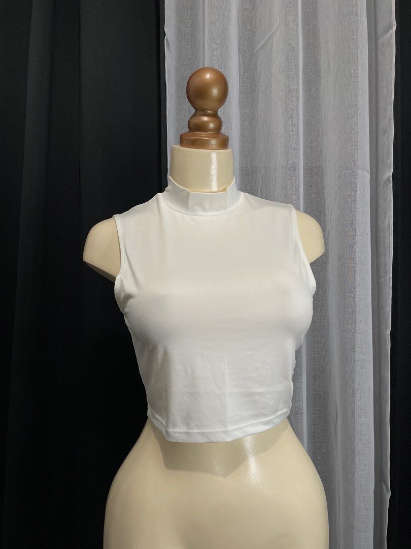 Terranova White Sleeveless Mock Neck Crop Top (Category: Sleeveless) located in Manila. Submitted by bbxckz (Listing ID 1453807652, Image 1). Description: - Brand: Terranova - Type: Sleeveless Crop Top - Neckline: Mock Neck - Material: Stretchy for comfort PS: never been used natambak lang dins need wash only..