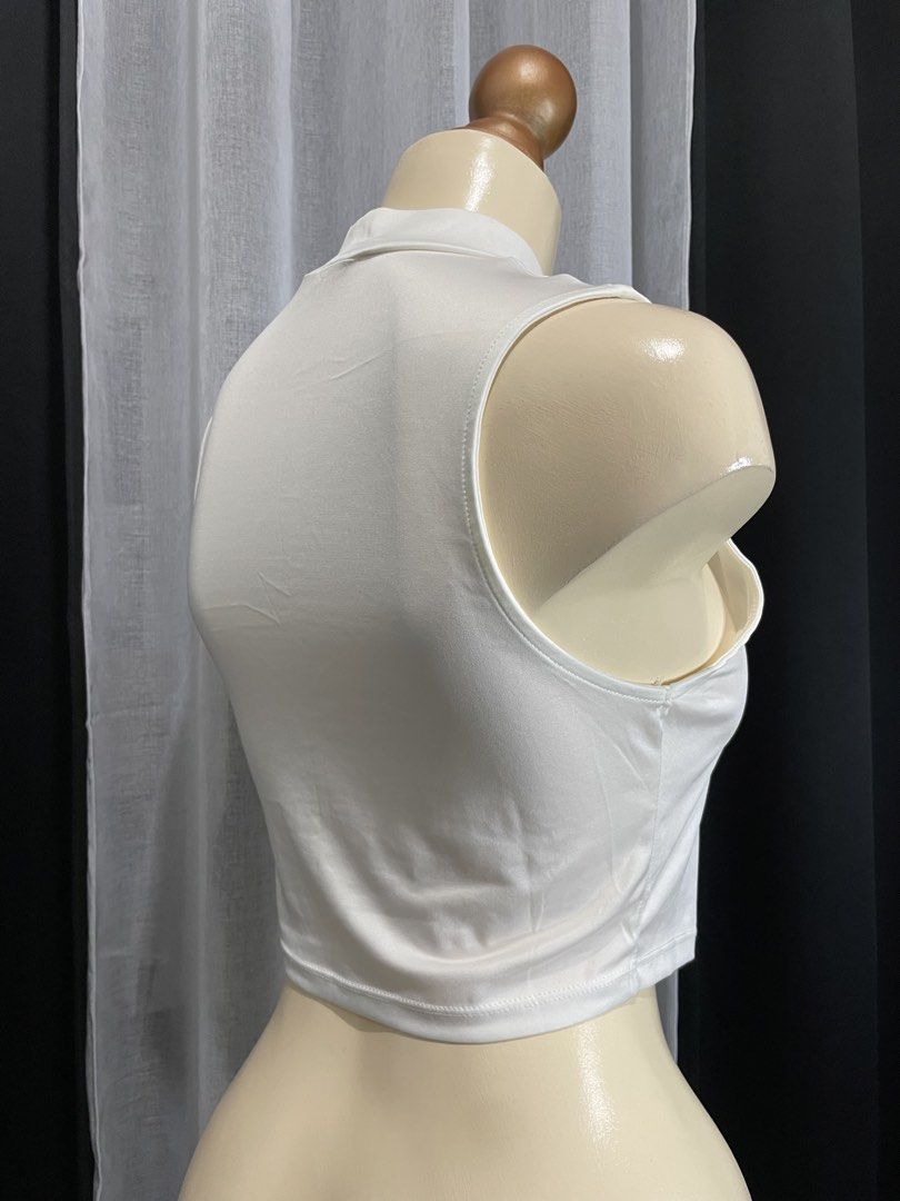 Terranova White Sleeveless Mock Neck Crop Top (Category: Sleeveless) located in Manila. Submitted by bbxckz (Listing ID 1453807652, Image 3). Description: - Brand: Terranova - Type: Sleeveless Crop Top - Neckline: Mock Neck - Material: Stretchy for comfort PS: never been used natambak lang dins need wash only..