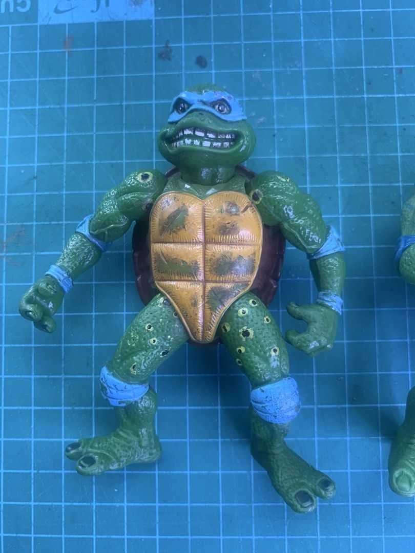 TMNT - Lot of 3 (Category: Action & Battle Toys) located in Carmona. Submitted by bihira (Listing ID 1453679068, Image 2). Description: TMNT - Lot of 3 - WYSIWYG - Mirage Studios 1992 Playmates markings - as is condition - played with, paint chips, scratches...