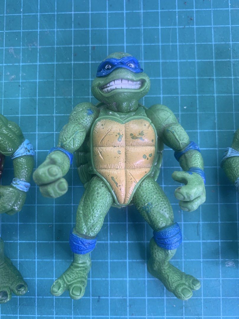 TMNT - Lot of 3 (Category: Action & Battle Toys) located in Carmona. Submitted by bihira (Listing ID 1453679068, Image 3). Description: TMNT - Lot of 3 - WYSIWYG - Mirage Studios 1992 Playmates markings - as is condition - played with, paint chips, scratches...