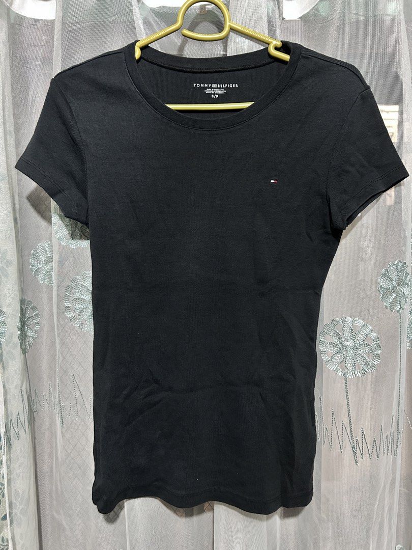 Tommy Hilfiger Basic Shirt (Category: Shirts) located in Davao. Submitted by yzellr005 (Listing ID 1453728040, Image 2). Description: Excellent Condition.