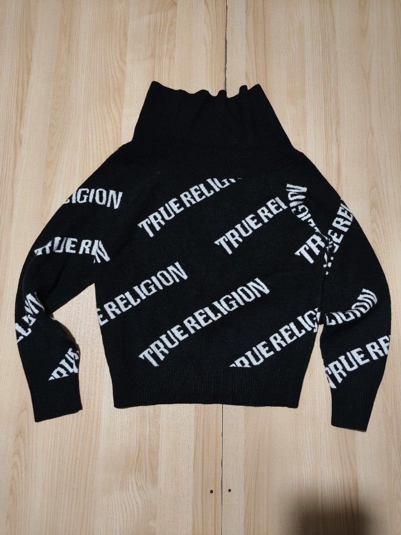 TRUE RELIGION OFF-SHOULDER ALL OVERPRINT SWEATER (Category: Longsleeves) located in Tacloban City. Submitted by tactripp (Listing ID 1453788525, Image 2). Description: Size Small on tag w -18 L - 20.5 Excellent Condition No issue.