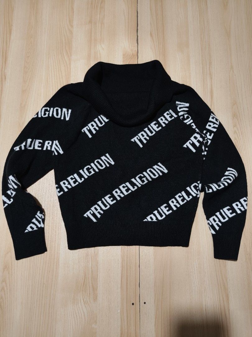TRUE RELIGION OFF-SHOULDER ALL OVERPRINT SWEATER (Category: Longsleeves) located in Tacloban City. Submitted by tactripp (Listing ID 1453788525, Image 3). Description: Size Small on tag w -18 L - 20.5 Excellent Condition No issue.