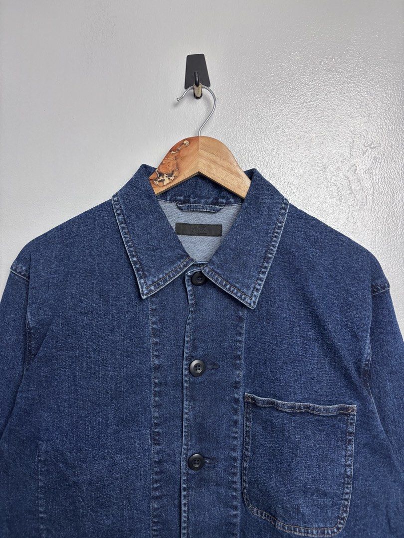 Uniqlo Denim Chore Jacket (Category: Coats, Jackets and Outerwear) located in Bacoor. Submitted by jewa333 (Listing ID 1453658138, Image 3). Description: Uniqlo Denim Chore Jacket. Small on tag. Dimes: Length 27” Width 20.5” Shoulder 18.5” Sleeves 22” Excellent condition Issue: None 🏷️1,450 only 📥📥📥.