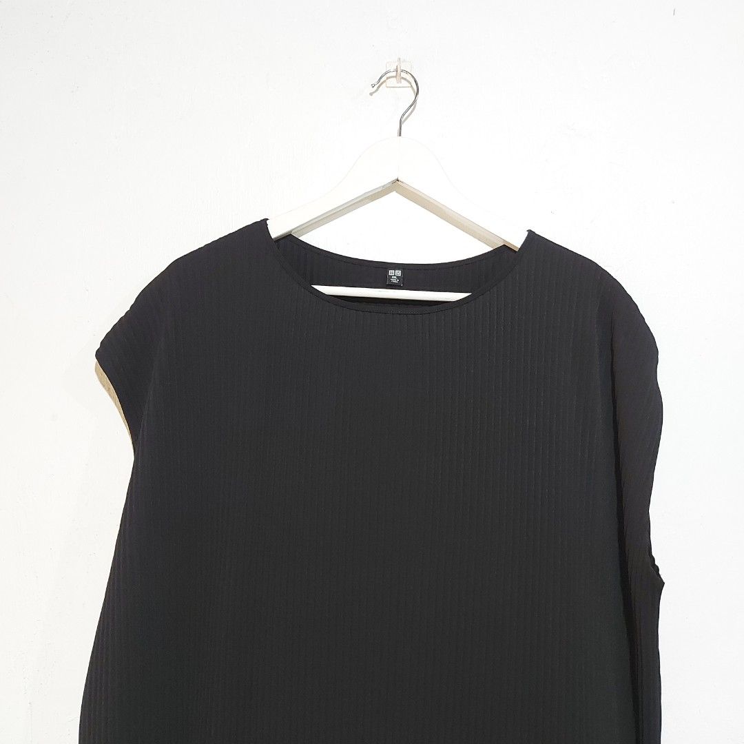 Uniqlo Pleated Dress (Category: Dresses) located in Manila. Submitted by jaccollections (Listing ID 1453643484, Image 3). Description: ▪︎ XXL On tag size (Width 26 Full length 47) ▪︎ Good as new condition *Pullout 🇯🇵 NOTICE TO BUYERS❗️ Must read. Hello dear, available now premium quality and fresh from Japan items ✨️ all items are on hand and ready to ship. Feel free to message ✨️ Shipping Process ⬇️ 📍 J&T Express | Regular Shipping | No COD �