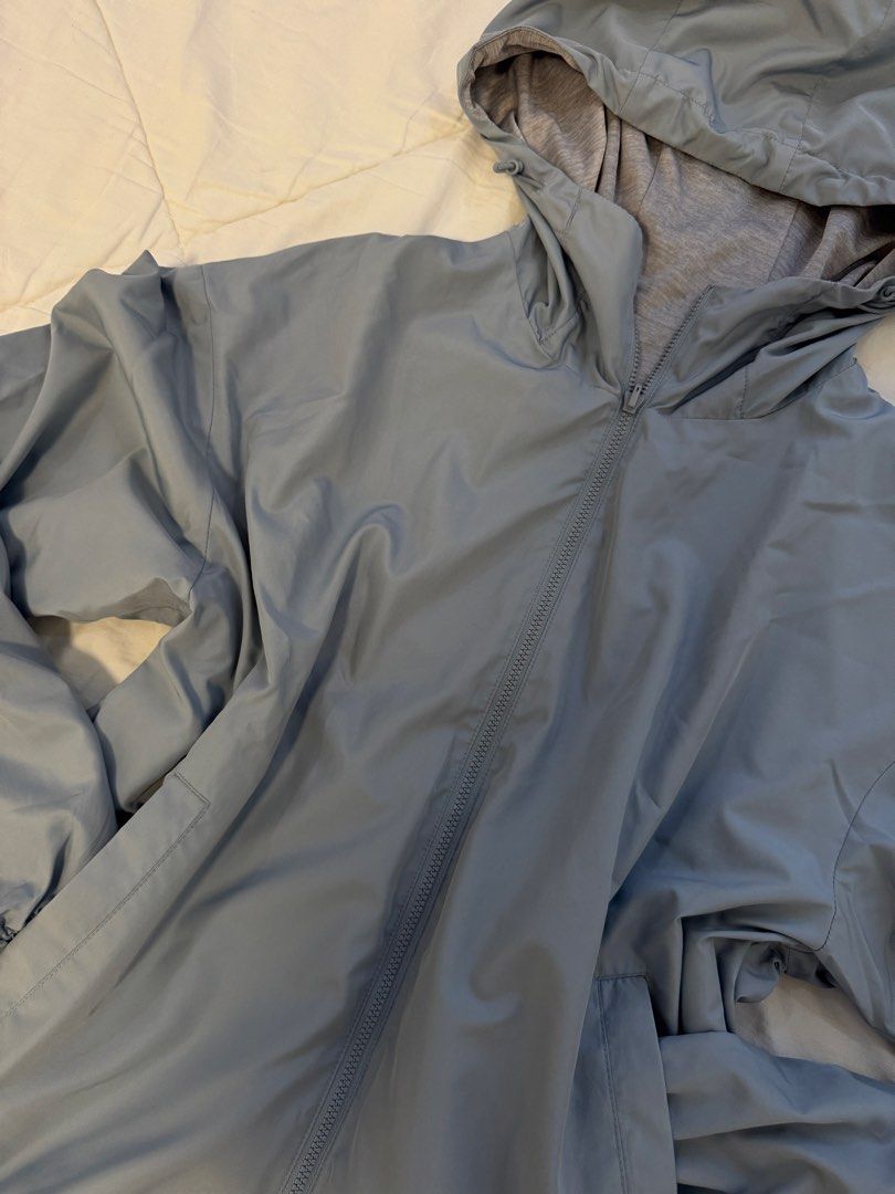 UNIQLO reversible parka jacket (Category: Coats, Jackets and Outerwear) located in Butuan. Submitted by notcwp (Listing ID 1453741721, Image 2). Description: - Light blue hooded jacket - Full zip front closure - Two side pockets - Elasticated cuffs and hem - Ideal for windy days or light rain - Lightweight and packable.