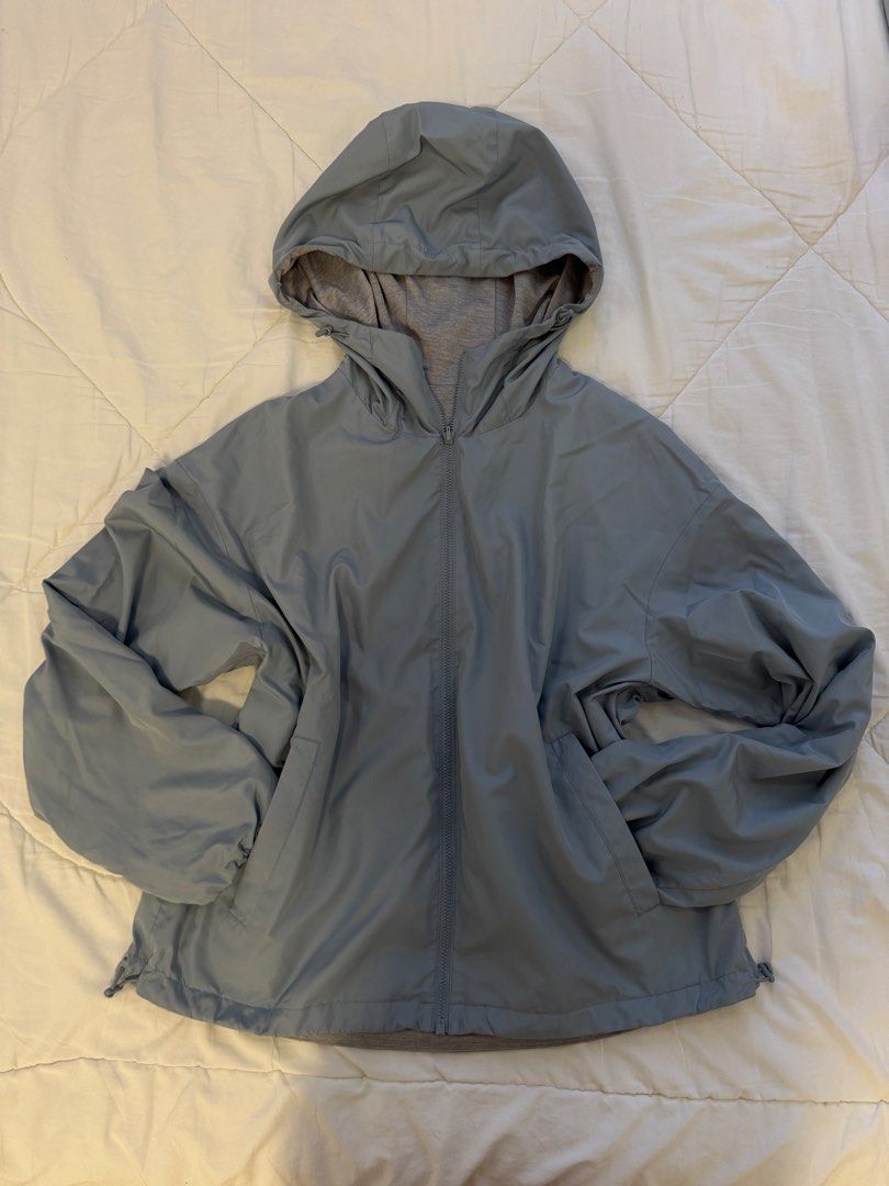 UNIQLO reversible parka jacket (Category: Coats, Jackets and Outerwear) located in Butuan. Submitted by notcwp (Listing ID 1453741721, Image 1). Description: - Light blue hooded jacket - Full zip front closure - Two side pockets - Elasticated cuffs and hem - Ideal for windy days or light rain - Lightweight and packable.