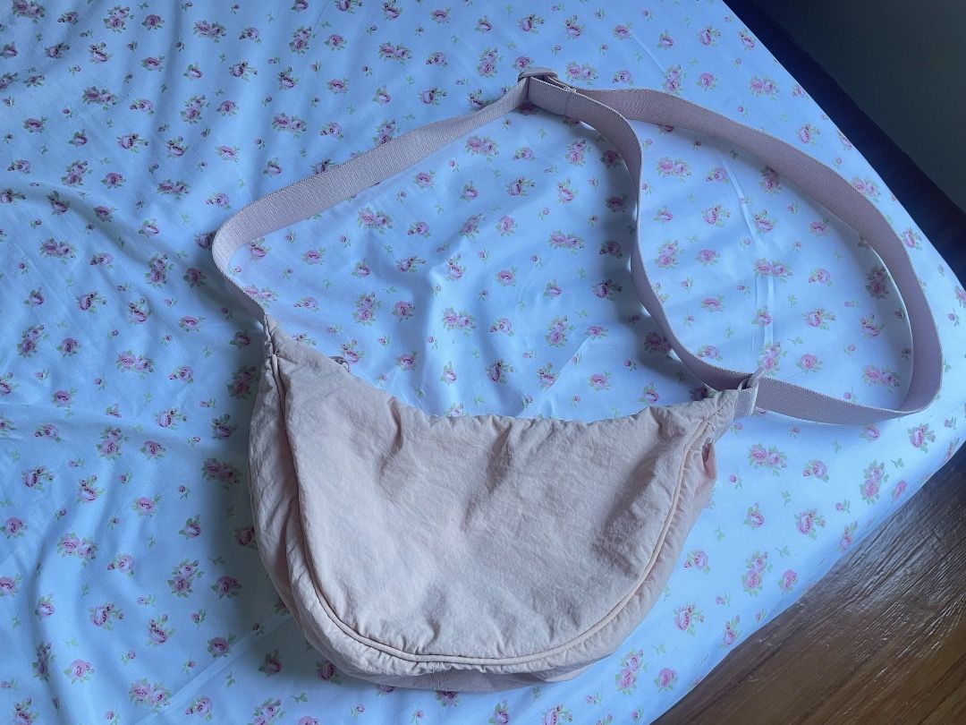 Uniqlo Round Mini Shoulder Bag Pink (Category: Cross-body Bags) located in Davao. Submitted by minimallyher (Listing ID 1453648869, Image 1). Description: - Uniqlo Round Mini Shoulder Bag - Color: Light Pink - Closure: Zipper - Strap: Adjustable - Perfect for everyday use - Fits all your essentials - used with care 📍 zambo del norte 🏦 payment via maribank transfer or BPI bank transfer.