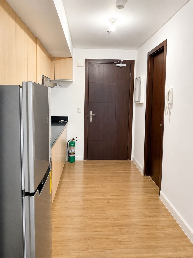 Verve Residences Studio Unit For Sale 37sqm (Category: Apartments & Condos) located in Taguig. Submitted by mandysingson (Listing ID 1453737672, Image 3). Description: VERVE Residences by Alveo in BGC Taguig LOCATION: TAGUIG CITY - BGC TOWER 1 FLOOR: 27th FLOOR AREA: 37sqm BEDROOMS: STUDIO TOILET AND BATH: 1 PARKING: NONE FURNISHING: UNFURNISHED Title Status: CLEAN TITLE Currently unused. PRICE: ₱ 9,000,000.00 (GROSS PRICE).