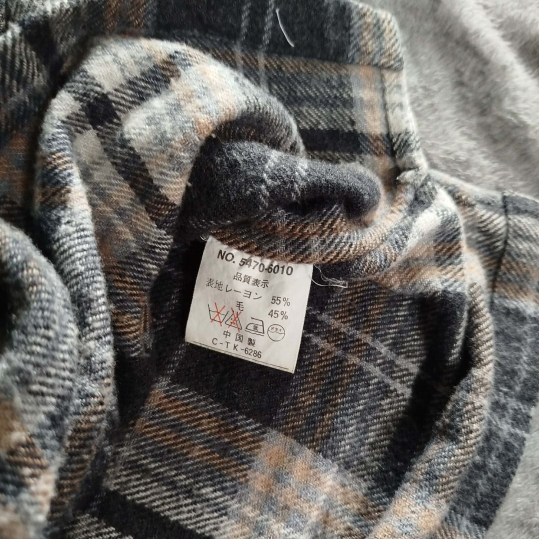 Vintage Converse Flannel Longsleeve (heavy) (Category: Hoodies) located in Cabiao. Submitted by aeclark (Listing ID 1453686535, Image 3). Description: SIZE MEDIUM EXELLENT CONDITION 10/10 COLOR RATE NEED WASH ONLY FRESH FROM BALE AUTHENTIC.