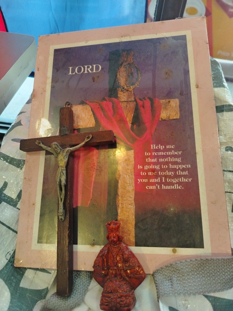 Vintage cross , frame cross & sto.nino (Category: Vintage Collectibles) located in Manila. Submitted by billionare (Listing ID 1453701993, Image 2). Description: vintage cross vintage cross frame sto.nino.
