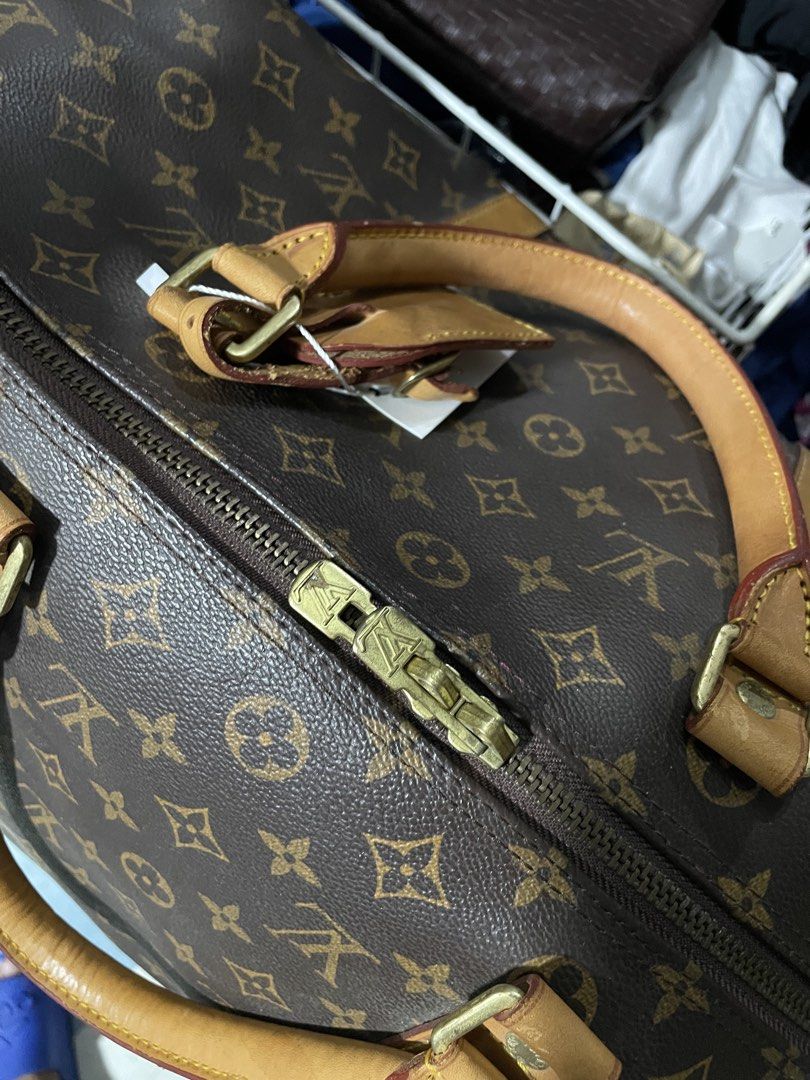 Vintage Louis Vuitton Keepall Bag Monogram Canvas 55 (Category: Luxury Bags & Wallets) located in Muntinlupa City. Submitted by clarencemirones (Listing ID 1453757669, Image 3). Description: Vintage Louis Vuitton Keepall Bag Monogram Canvas 55 25” width 12” Length like new! ₱5k only dm me!.