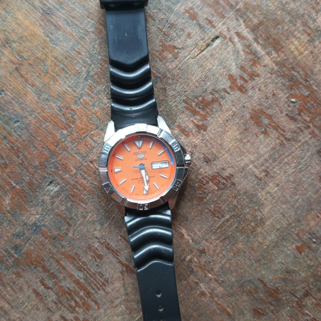Vintage seiko 5 SNZD29 orange Automatic 7S36 (Category: Men's Watches) located in Manila. Submitted by chox16 (Listing ID 1453739230, Image 2). Description: no box / resebo.