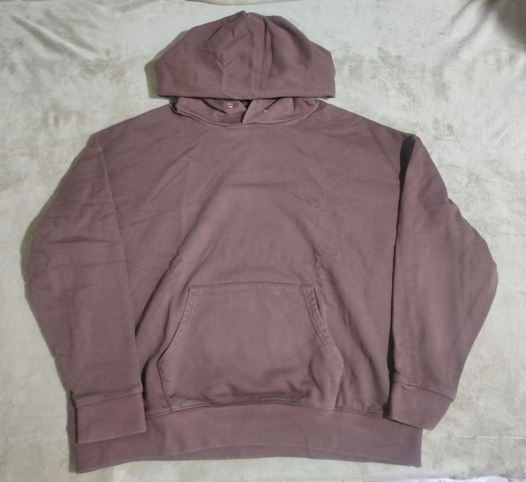 vnsvt. Hoodie Brown Pullover Hooded Sweatshirt (Category: Hoodies) located in Castillejos. Submitted by eross07 (Listing ID 1453739666, Image 1). Description: - Brown vnsvt. hoodie - Pullover style with front pocket - Made from soft material, ideal for everyday wear - Size M.