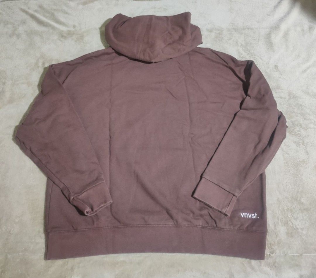 vnsvt. Hoodie Brown Pullover Hooded Sweatshirt (Category: Hoodies) located in Castillejos. Submitted by eross07 (Listing ID 1453739666, Image 2). Description: - Brown vnsvt. hoodie - Pullover style with front pocket - Made from soft material, ideal for everyday wear - Size M.