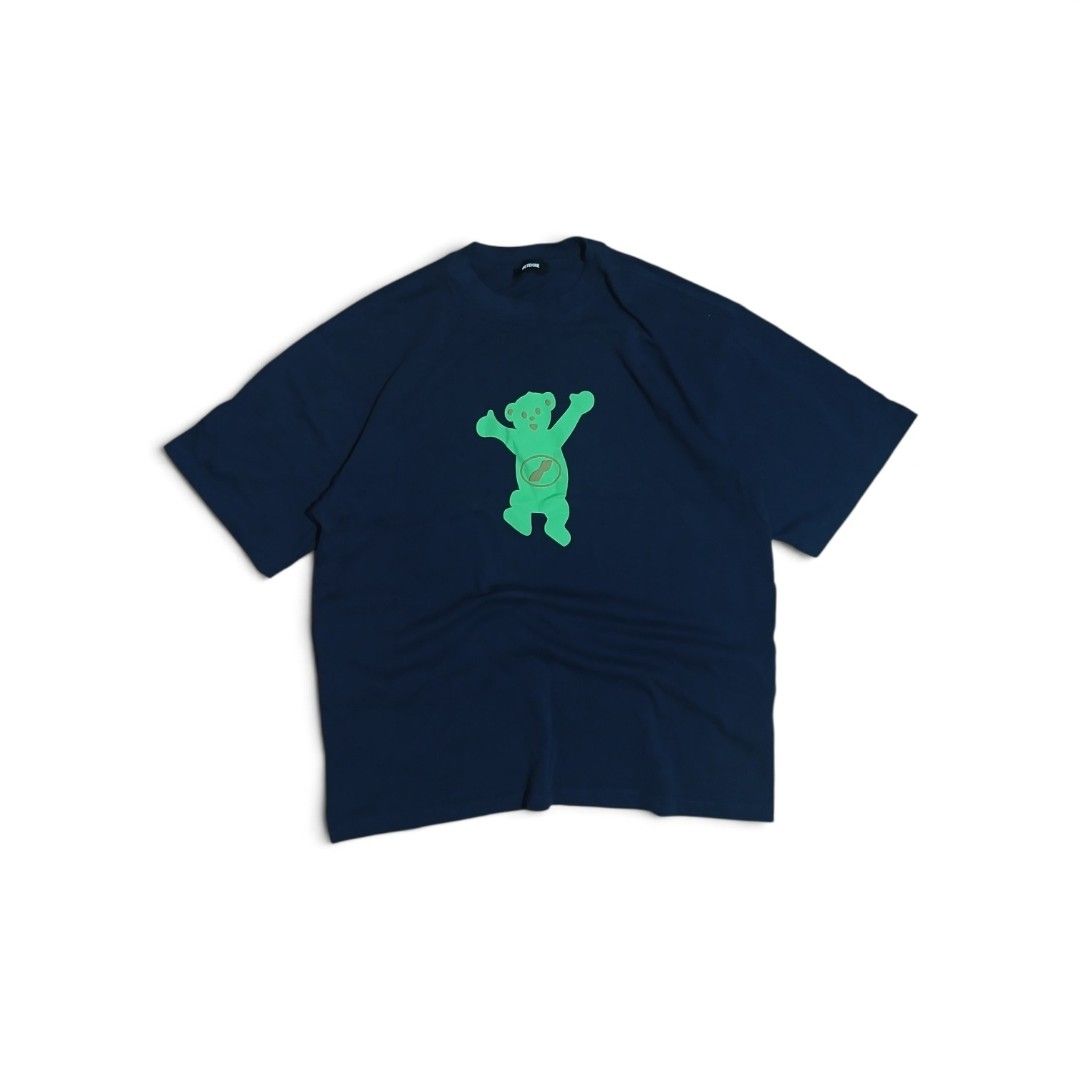 WE11DONE Navy Bear Graphic T-Shirt Size (Category: Tshirts & Polo Shirts ) located in Las Pinas. Submitted by rcp123 (Listing ID 1453723147, Image 1). Description: - Brand: WE11DONE - Color: Navy Blue - Size: L - Design: Green bear graphic on front and back - Material: 100% Cotton (check label for specifics) - Style: Casual wear 28 x 23 .