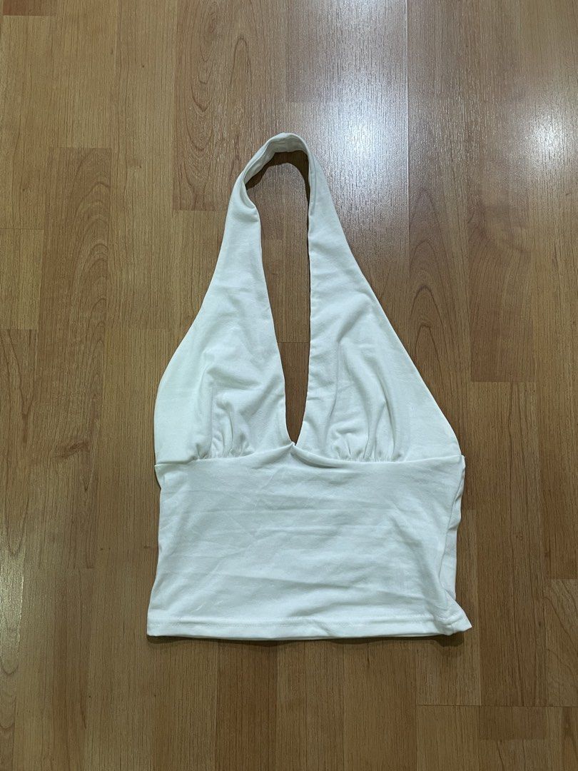 White Halter V Neck Sleeveless Crop Top (Category: Blouses) located in Quezon City. Submitted by snooop (Listing ID 1453679839, Image 2). Description: RFS: declutterring 〰️ fits XS-S frame 〰️ cute & dainty european summer or basic top! 〰️ light and stretchy fabric 〰️ no flaws.