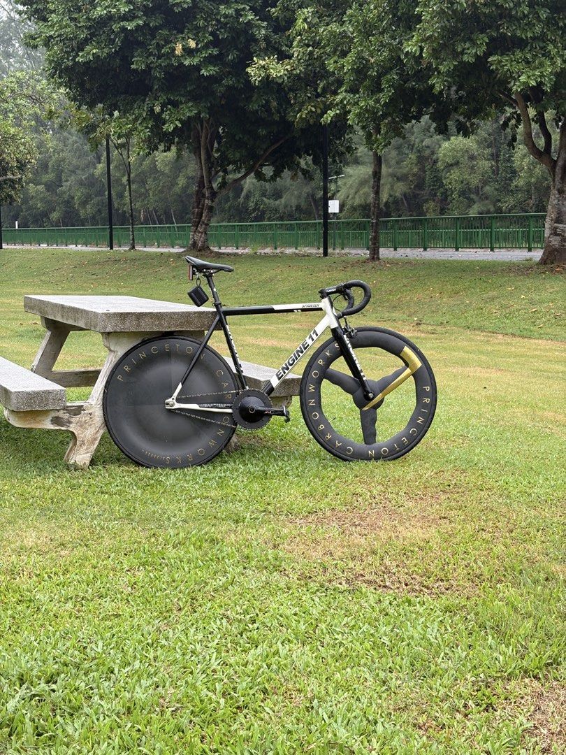 white sprinter (Category: Bicycles) located in Singapore. Submitted by user958562885 (Listing ID 1453783752, Image 3). Description: (Frame only!) -wtt/wts -condi 7/10 -size 54 -no dents or cracks CB price offer up.