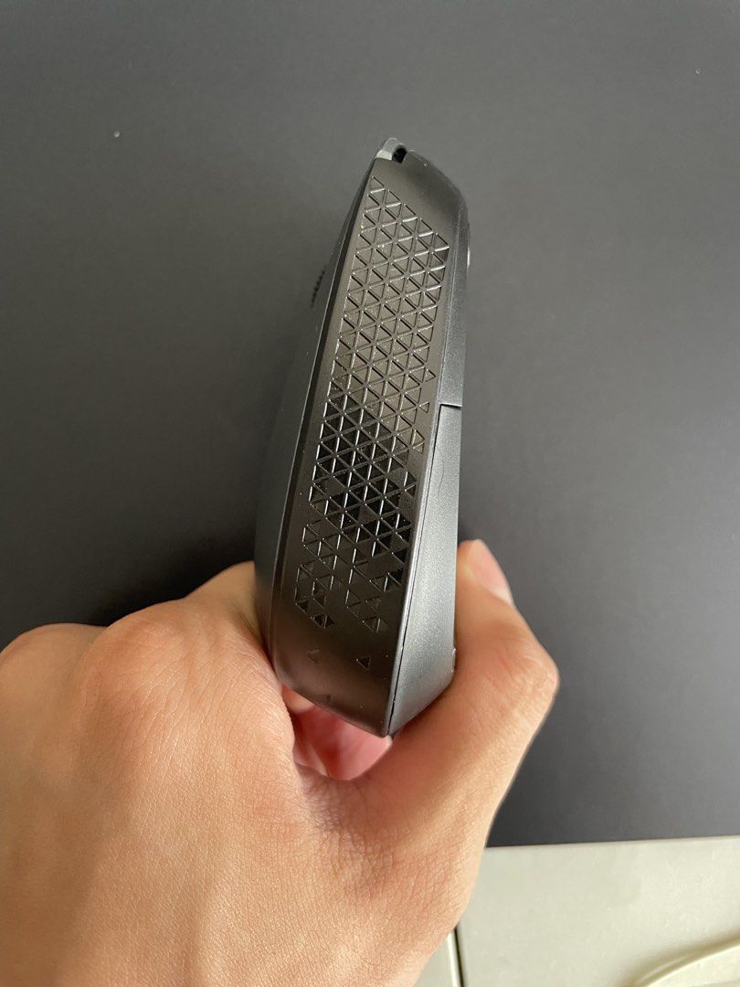 Wireless mouse (Category: Mouse & Mousepads) located in Singapore. Submitted by tkendos (Listing ID 1453678743, Image 3). Description: USB plug intact, tested and working. No battery provided.